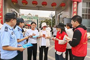 太铁了！奎克利全场14投4中&三分7中1 得到15分&正负值-6